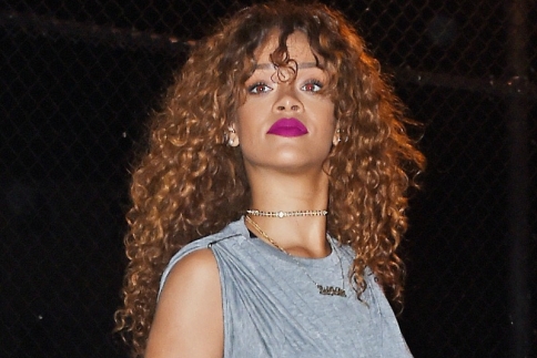 Γιατί το μωβ της Rihanna είναι το τέλειο κραγιόν για καλοκαίρι