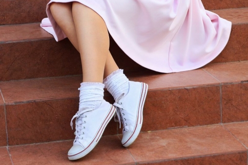 Λευκά sneakers : 9 tip για να τα κρατήσεις καθαρά σαν καινούργια
