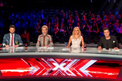 X Factor: Ξεκινούν τα live! Οι συντάκτριες του #FollowMe τσακώνονται για τα φαβορί (video)
