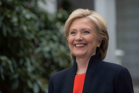 Hillary Clinton : Έκανες πλαστικές για να γίνει πλανητάρχης!