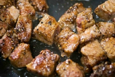 Join Us συνταγή: Xοιρινή τηγανιά με BBQ sauce