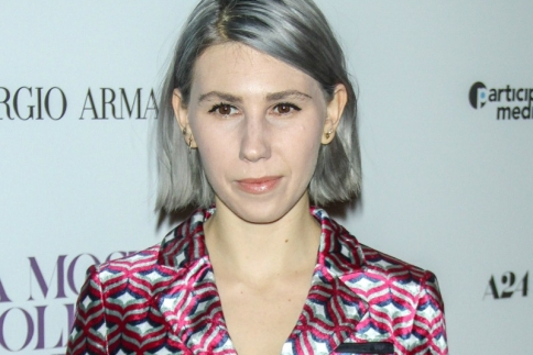 Γκρι μαλλιά και για την Zosia Mamet