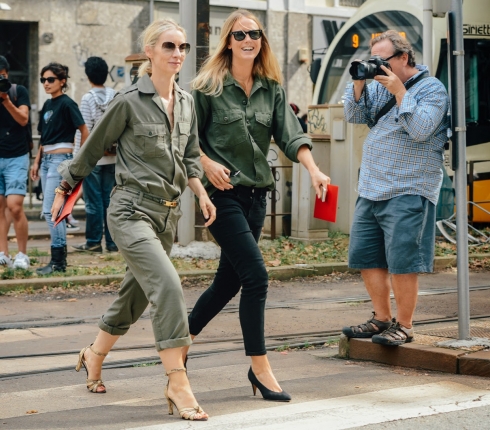 Spring fashion: Άσε τα floral και φόρεσε χακί! Έτσι για in fashion αλλαγή