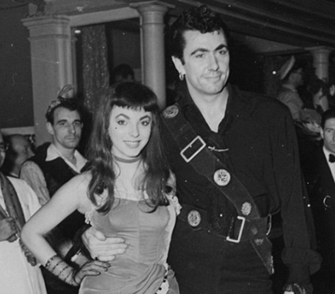 H Joan Collins μιλάει για πρώτη φορά on-camera για τον βιασμό της στα 17