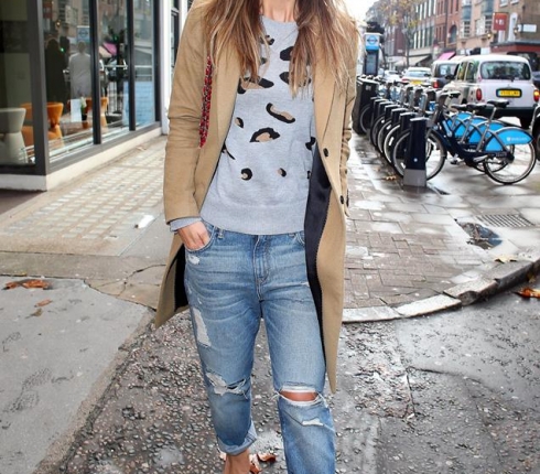  Φόρεσε boyfriend jean με γόβες όπως η Myleene Klass