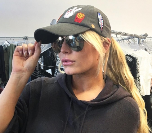 Γέννησε η Jessica Simpson