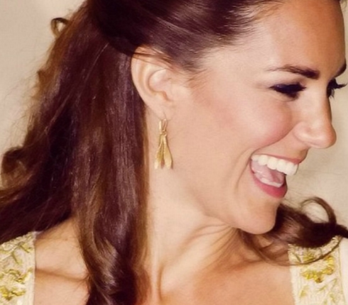 Τέλεια! Τα αγαπημένα σκουλαρίκια της Kate Middleton που μπορείς να αγοράσεις κι εσύ