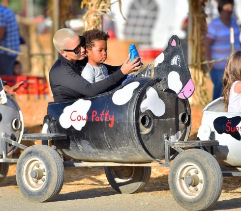 H Amber Rose και το τρενάκι