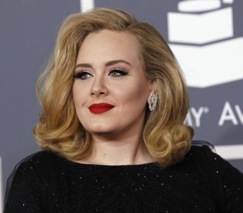 Η επική απάντηση της Adele για το διαζύγιο Jolie-Pitt (video)