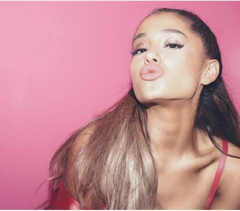 Ariana Grande: Kυκλοφόρησε νέο τραγούδι κι έχει γίνει χαμός