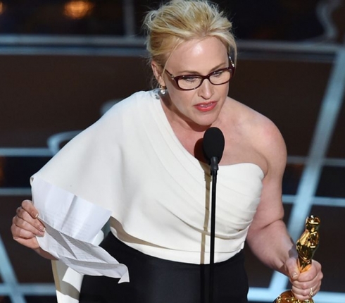 Οscars 2015: Η Patricia Arquette έκανε ρατσιστικό σχόλιο; Τι απαντά η ίδια