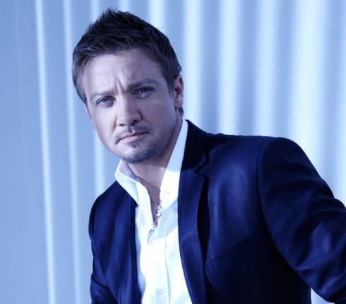 Jeremy Renner: Είναι τελικά gay;