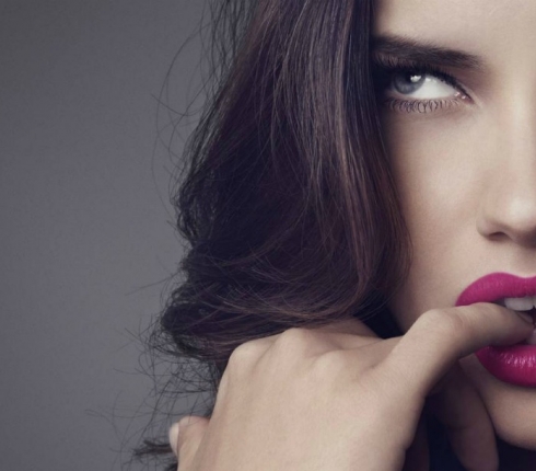 Lipstick Alert! Τα πιο ωραία κραγιόν είναι εδώ
