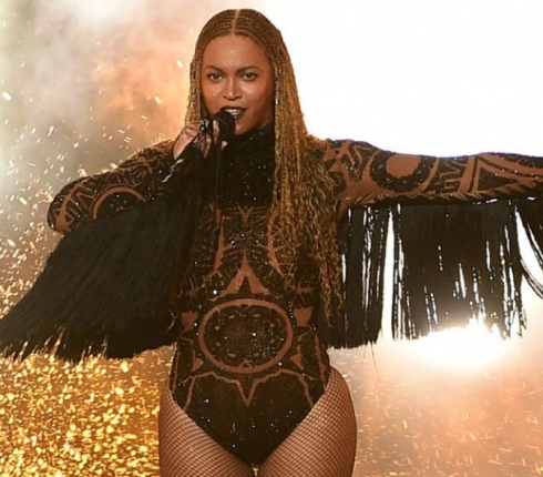 Beyonce εσύ superstar! Μάγεψε με την παρουσία της στα Bet Awards!