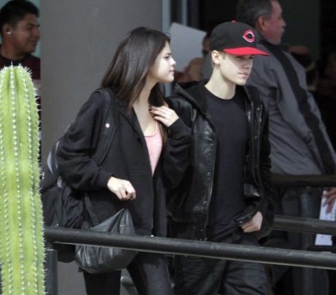 Θέλει πίσω την Selena Gomez o Justin Bieber (κι ας κοιμάται με άλλη) - Κεντρική Εικόνα
