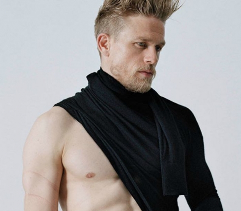 Charlie Hunnam εσύ έπρεπε να είχες παίξει τον Christian Grey!