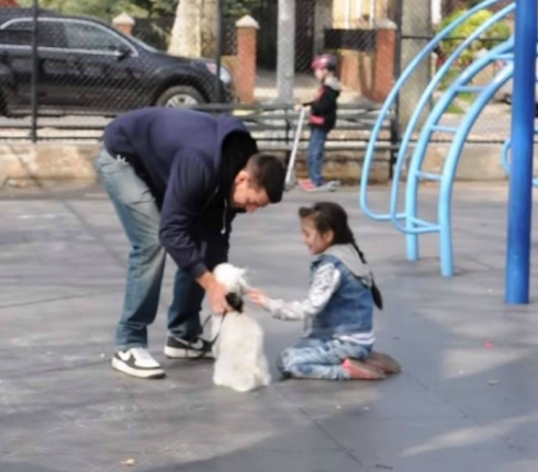Εμπιστεύεσαι τα παιδιά σου όταν τα πλησιάζει ένας ξένος; Δες αυτό και ξανασκέψου το...