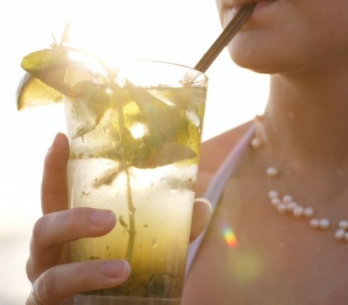 4 coctails που θα θες να φτιάξεις τώρα