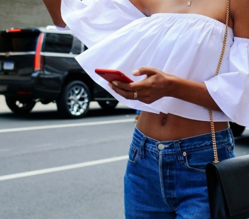 4 τρόποι να συνδυάσεις το αγαπημένο σου cropped top