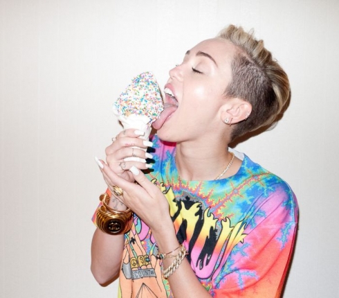 H sexy διαφήμιση της Miley Cyrus (video)