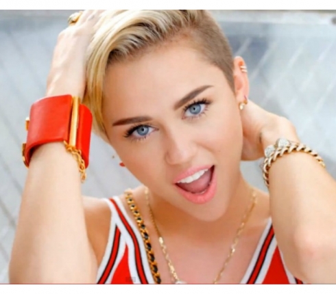 Miley Cyrus εναντίoν Jimmy Fallon (ή αλλιώς γέλα με την καρδιά σου)