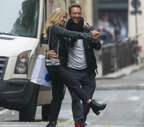 Chris Martin - Annabelle Wallis: Φιλιούνται και χορεύουν στο Παρίσι