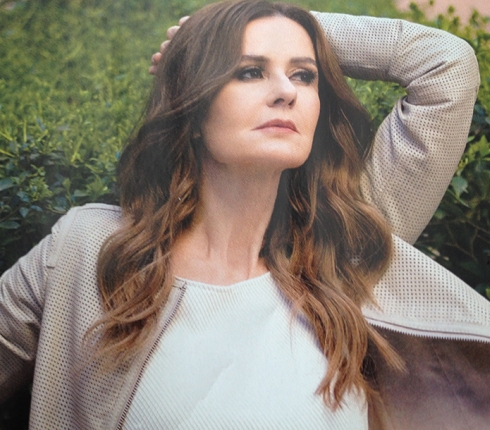 Πόσο Photoshop πια; Η Δανδουλάκη ξαναέγινε 30 χρονών