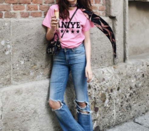 Street style : H Eleonora Carisi ξεκινάει την εβδομάδα με το πιο stylish street look