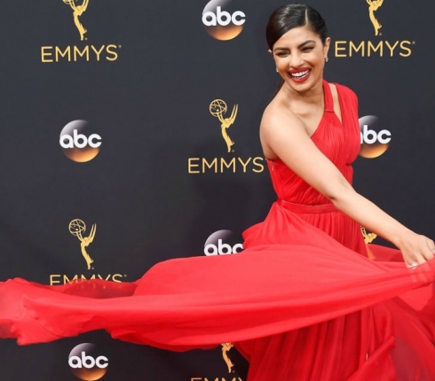 Είχε ενδιαφέρον το κόκκινο χαλί των Emmy Awards;