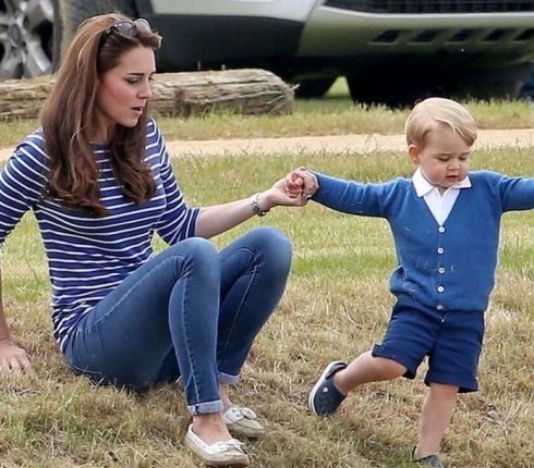 Prince George: Εξαγριώθηκε το Παλάτι με τους paparazzi!