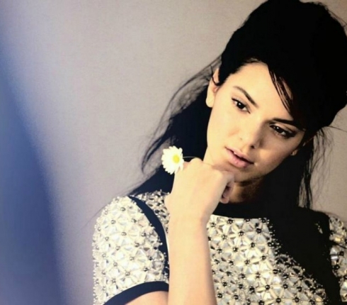 Η χρονιά φεύγει η Kendall Jenner έρχεται (και ξέρει πώς να ντυθείς με στιλ)