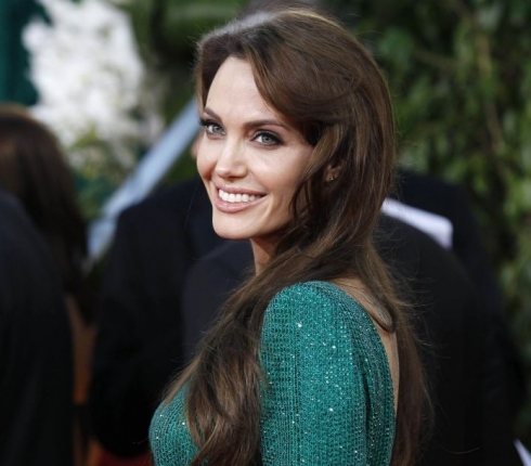 Αντίο ανεμοβλογιά! Η Angelina Jolie και πάλι λαμπερή