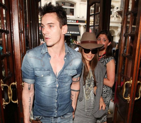 O Jonathan Rhys Meyers είναι επιτέλους καλά!