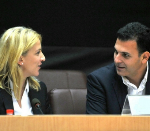 Γιώργος Καραμέρος: Η Ρένα Δούρου είναι σέξι