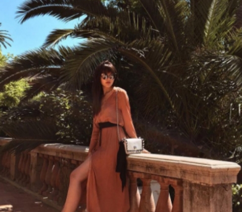 Street style : Καφέ με μαύρο; H Kristin Bazan τολμά και σπάει κάθε fashion κανόνα