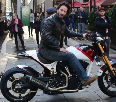 Keanu Reeves ο σέξι μηχανόβιος