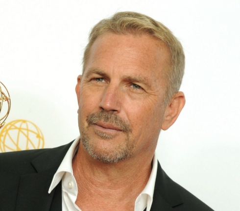Το ήξερες; O Kevin Costner δεν έχει ένα ή δύο αλλά... 7 παιδιά! (Photos)