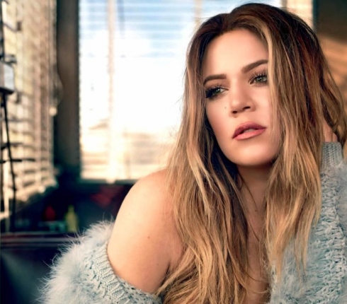 Δεν χωράει στα leggings η Khloe Kardashian