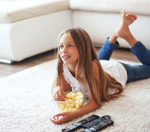 14 tips για να βοηθήσεις το παιδί σου να χρησιμοποιεί σωστά την τηλεόραση