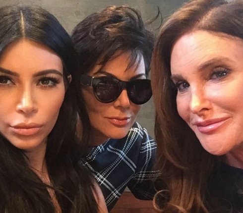 Eνωμένο μέτωπο: Kris και Caitlyn Jenner βγάζουν selfie! Απίστευτο;