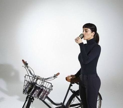 Πόσο photoshop πια; Πού πήγαν τα ζουμερά σου οπίσθια Kim Kardashian;  