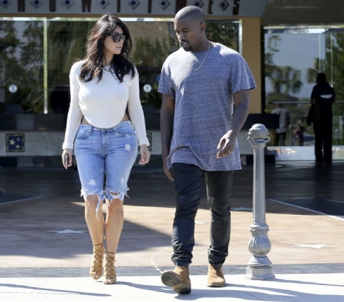 Sexy... not! Η Κim Kardashian (παρά)τόνισε τις καμπύλες της