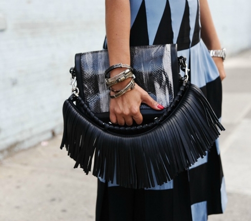 Τσάντες 2016 : 9 τσάντες με κρόσσια για το πιο stylish και παιχνιδιάρικο look