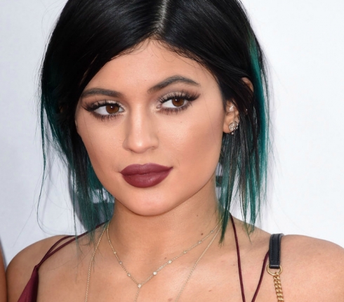 Αγνώριστη! Έγινε... ξανθιά η Kylie Jenner;