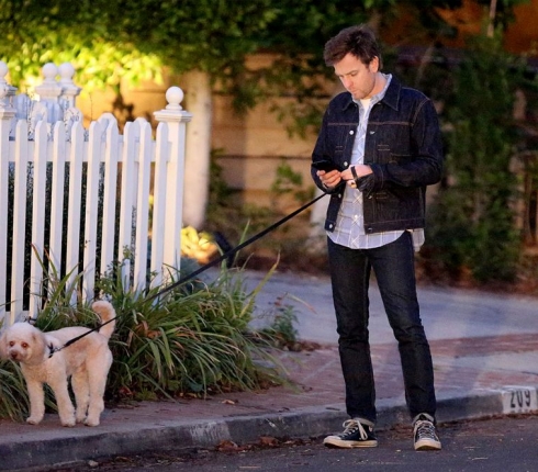 Ewan McGregor: Βόλτα με τον σκύλο στo Los Angeles