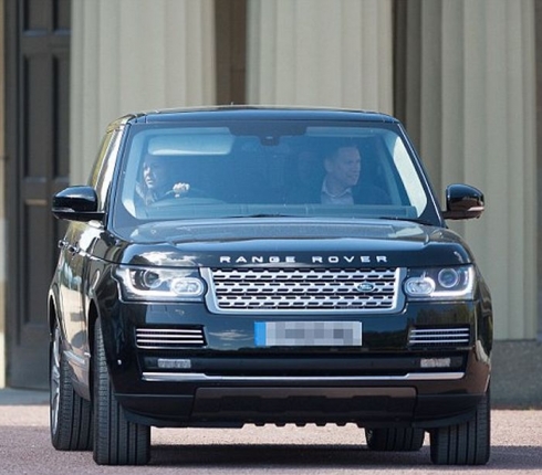 Kate Middleton: Βόλτα με το jeep λίγο πριν γεννήσει