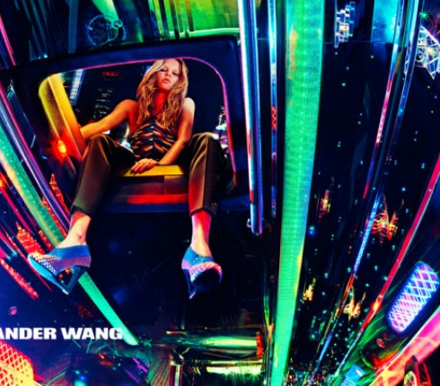 Ο Alexander Wang κάνει πάρτι σε ένα λεωφορείο