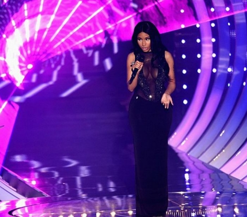 Αυτή είναι δήλωση: Βρίζω επειδή είμαι η Nicki Minaj