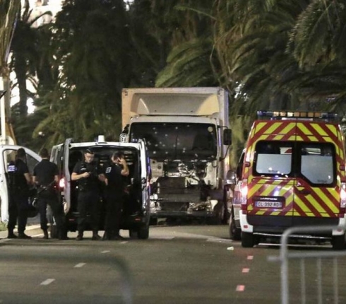 Nίκαια: Η εικόνα που συγκλονίζει τον κόσμο- 84 οι νεκροί