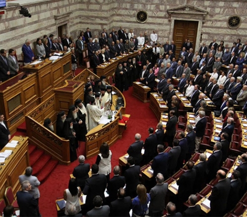Έρχεται new season! Ορκίστηκαν οι 300 της Βουλής 
